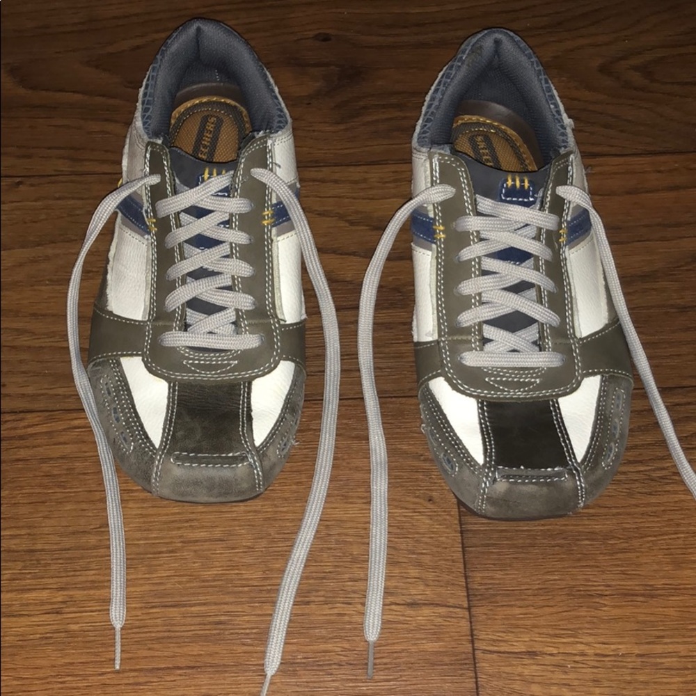 Skechers sneakers size 9